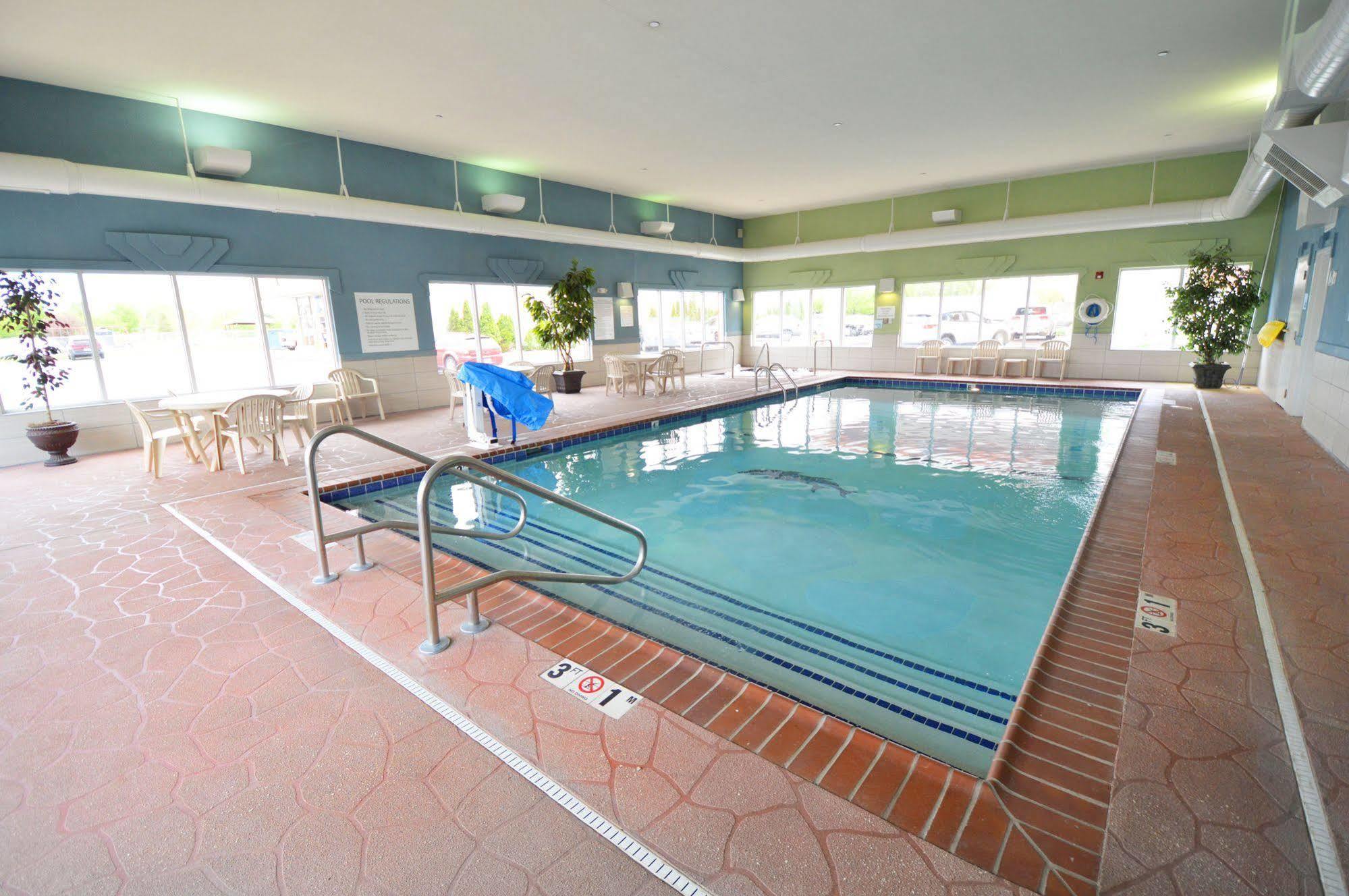 Holiday Inn Express Toledo-Oregon By Ihg Exterior photo